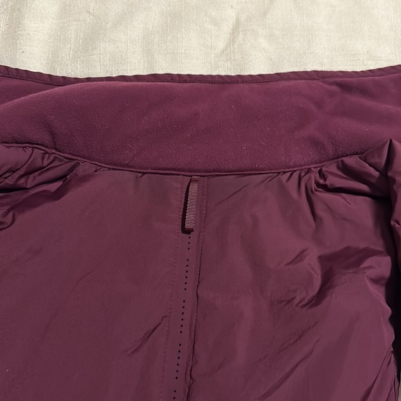 LIKE NEW CONDITION!   lululemon Run for Cold Vest - Size 8 - Picture 8 of 9